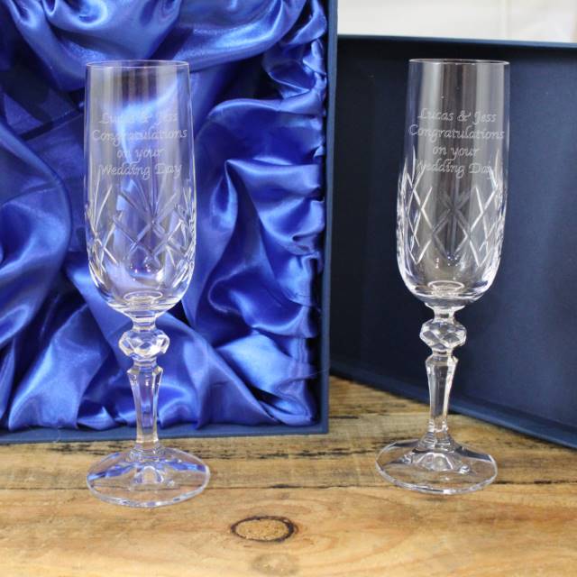 Crystal-Champagne-Flutes-In-Presentation-Box_15-34-51.jpeg