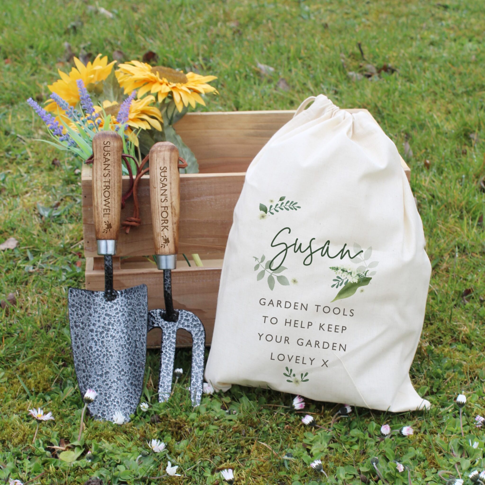 4004562-Personalised-Floral-Gardening-Tool-Set-4.jpg