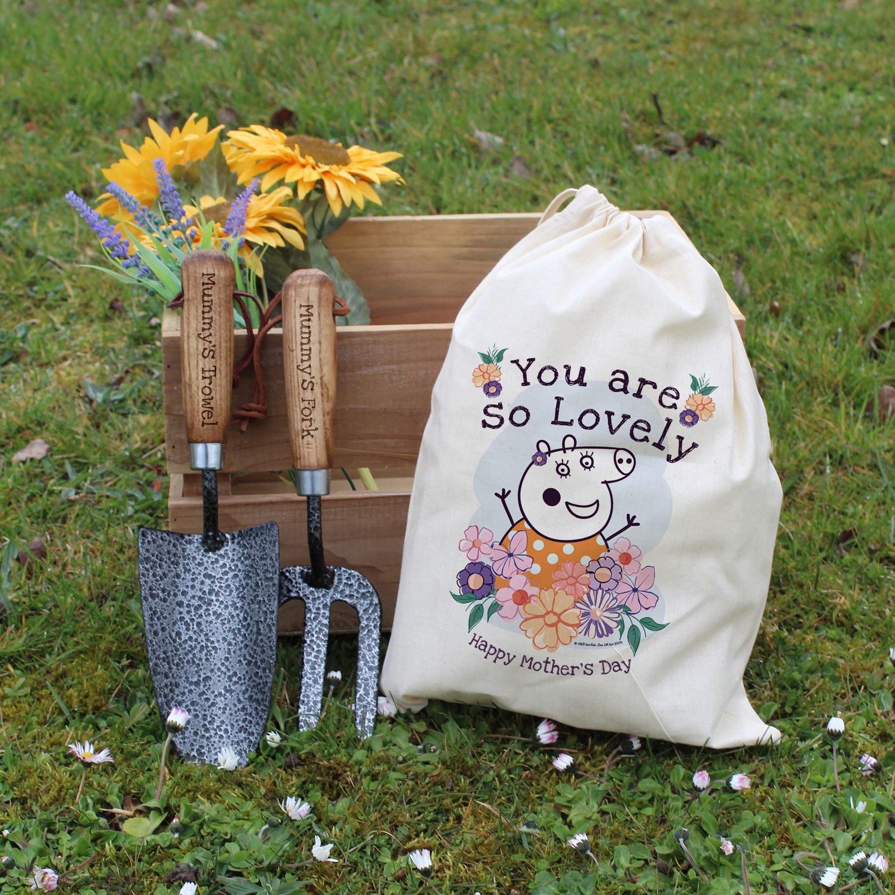 PP025-Personalised-Peppa-Pig™-Mummy-Pig-Floral-Tool-Set-1.jpg