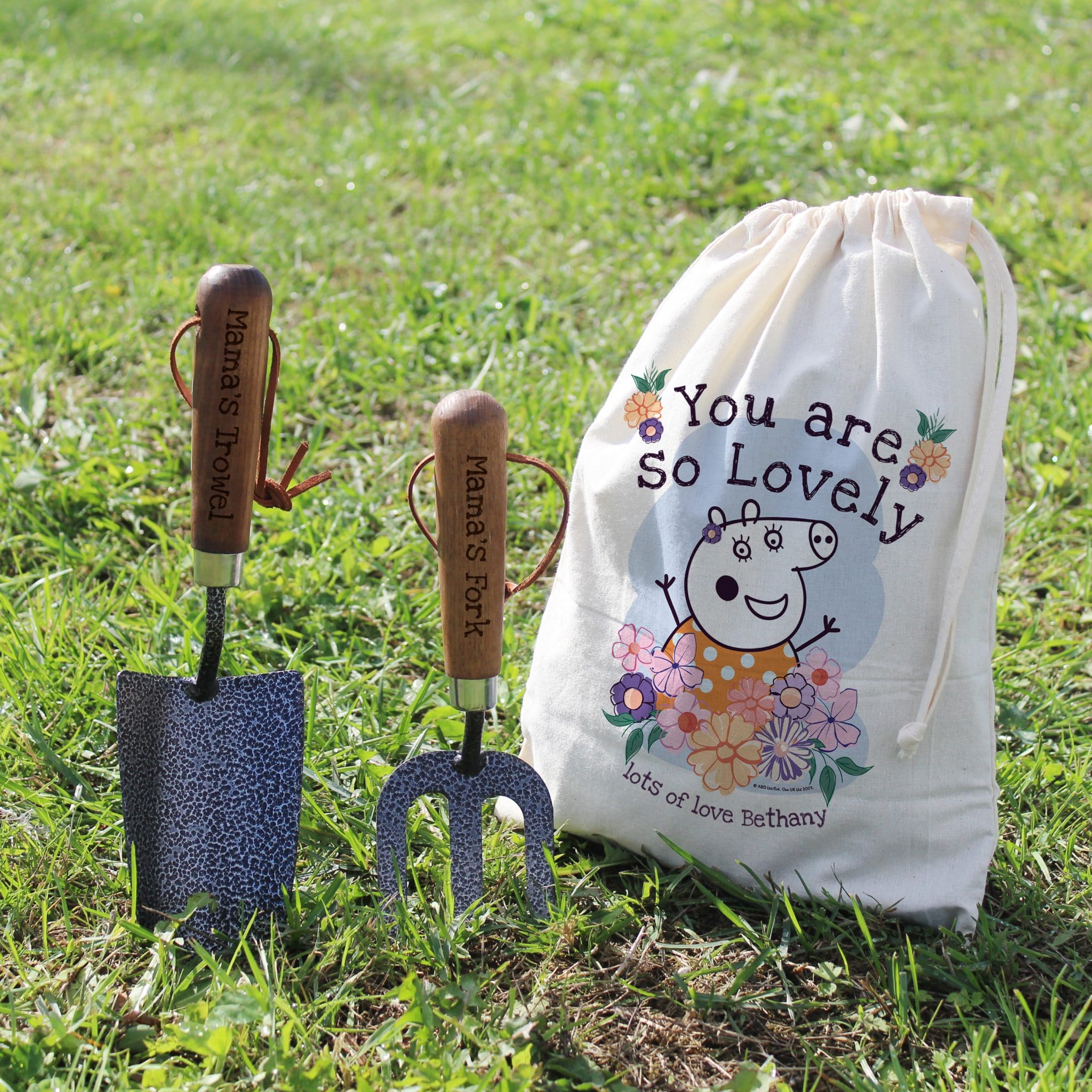 PP025-Personalised-Peppa-Pig™-Mummy-Pig-Floral-Tool-Set-3-scaled-1.jpg