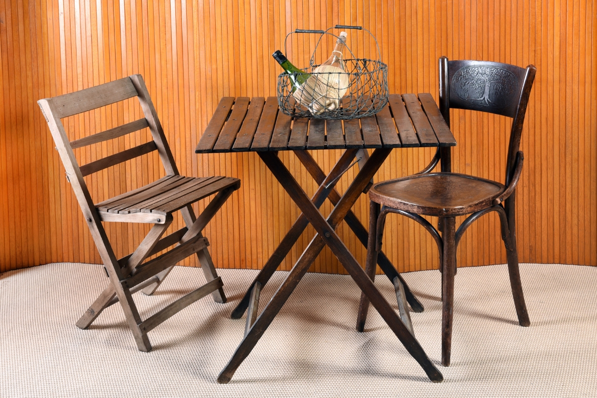 Foldable wine table to take to picnic with mum